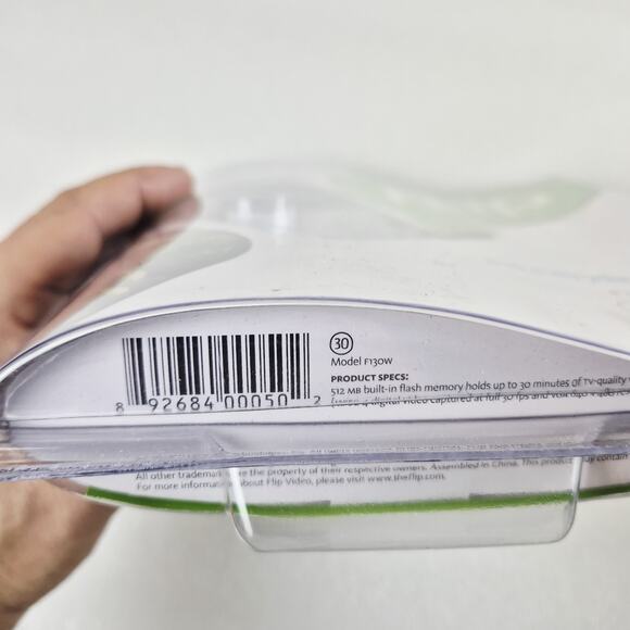 Flip Video F130W White 2x Digital Zoom USB 512MB Memory NEW - Picture 8 of 9